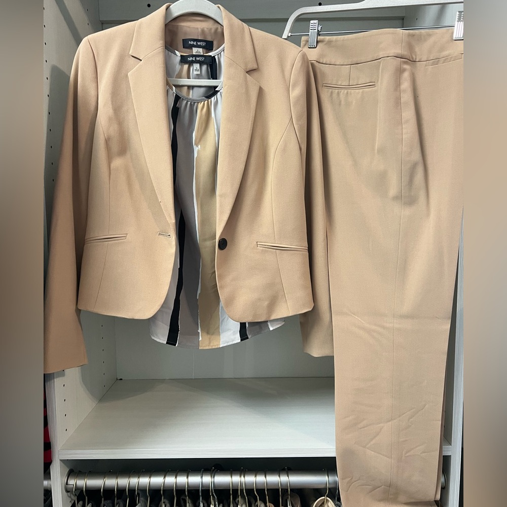 Rare opportunity! 3pc Nine West pants suit